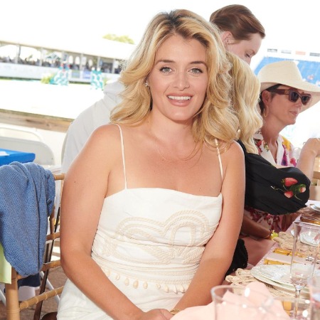 Daphne Oz, daughter of Dr.Oz, in a white outfit.